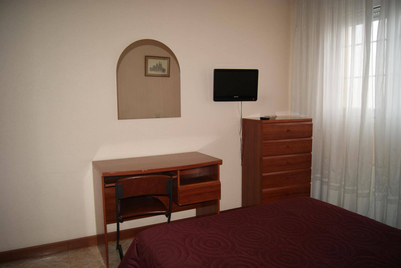 Hostal Hermanos Gutierrez Monasterio de Rodilla Extérieur photo