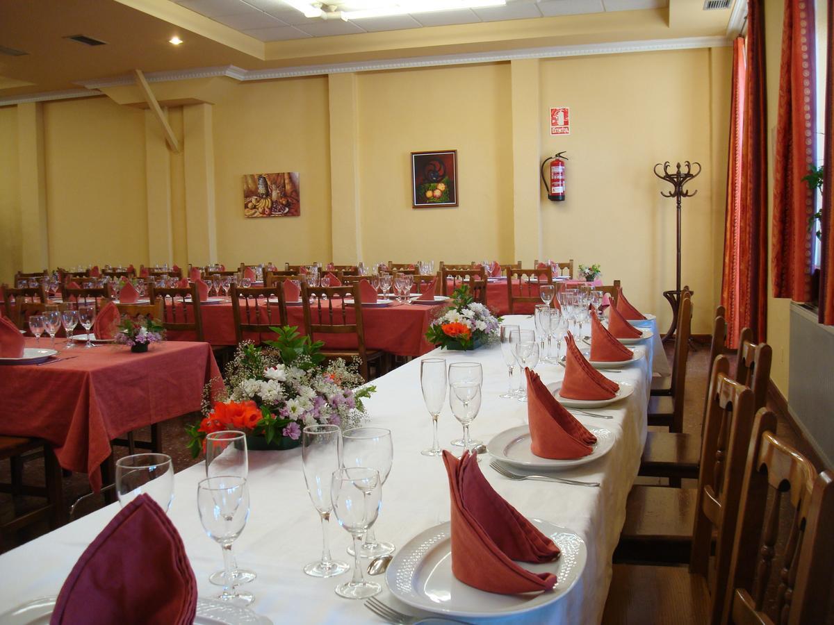 Hostal Hermanos Gutierrez Monasterio de Rodilla Extérieur photo