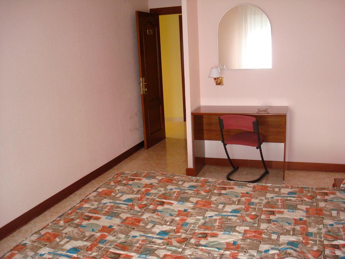 Hostal Hermanos Gutierrez Monasterio de Rodilla Extérieur photo