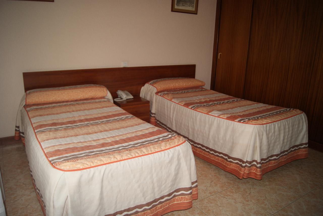 Hostal Hermanos Gutierrez Monasterio de Rodilla Extérieur photo