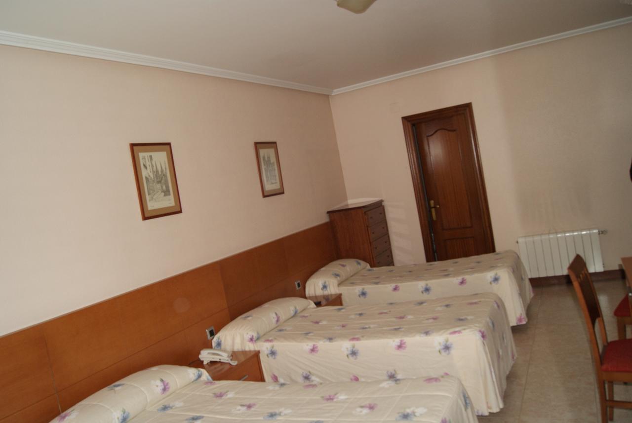 Hostal Hermanos Gutierrez Monasterio de Rodilla Extérieur photo