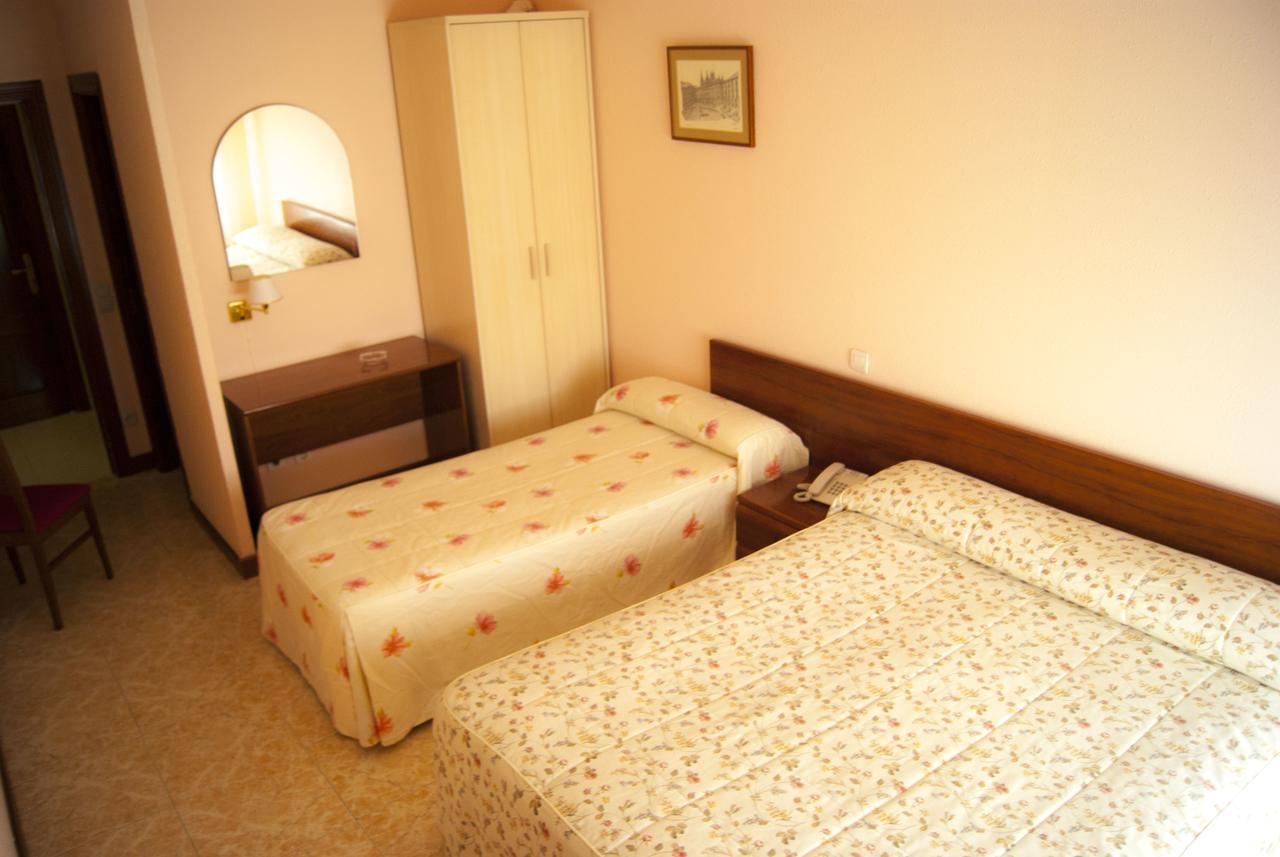 Hostal Hermanos Gutierrez Monasterio de Rodilla Extérieur photo