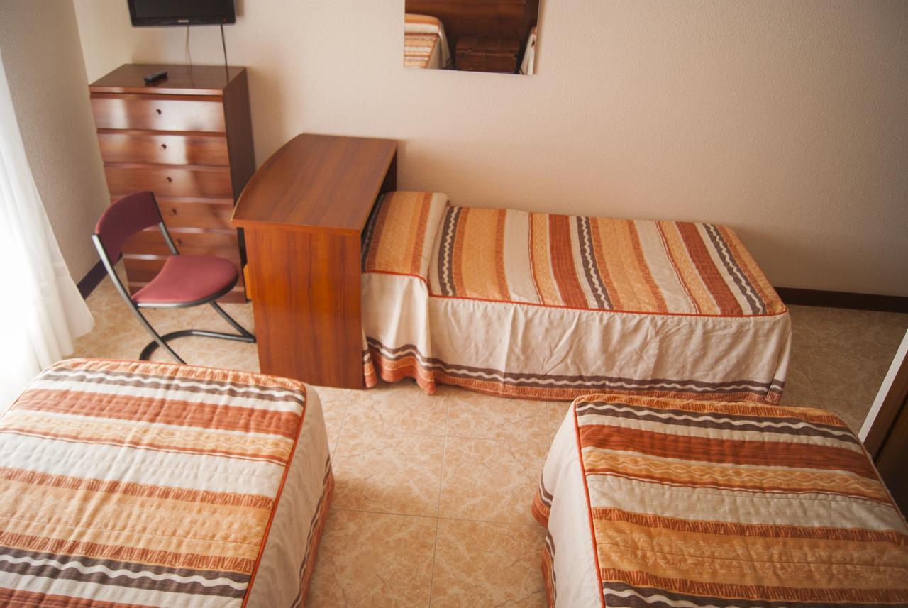 Hostal Hermanos Gutierrez Monasterio de Rodilla Extérieur photo